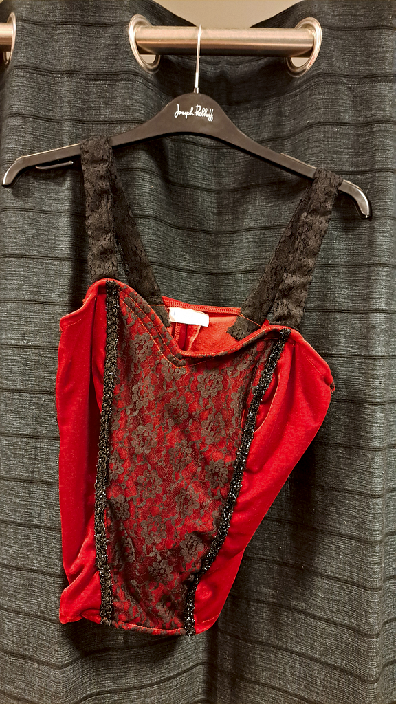 Top met kant rood zwart
