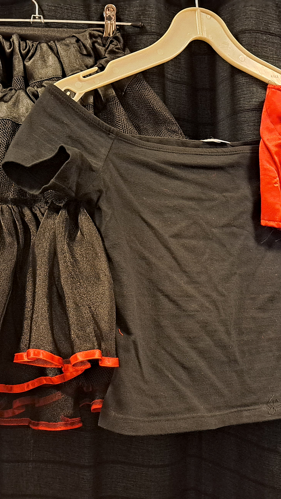 Zwarte top met rok en taillebanb