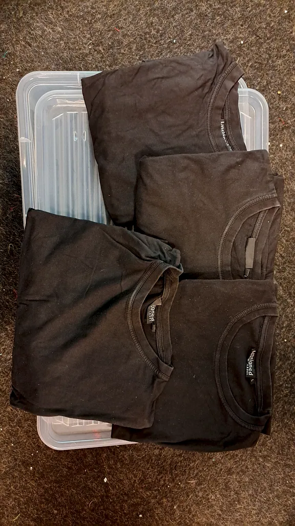 T shirts diverse kleuren, foto 1 van 2