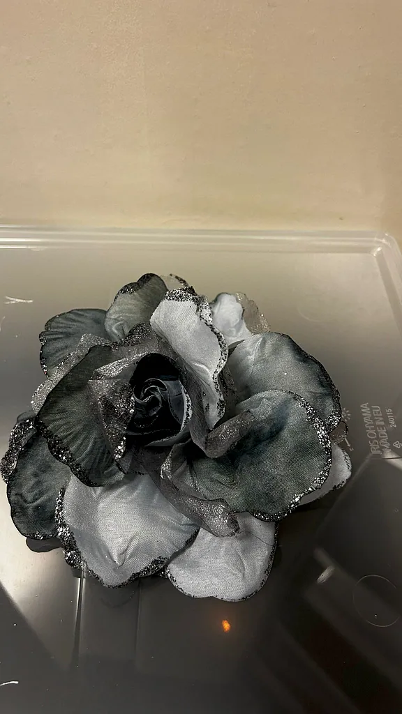 Corsage bloem zilverkleur, foto 1 van 3