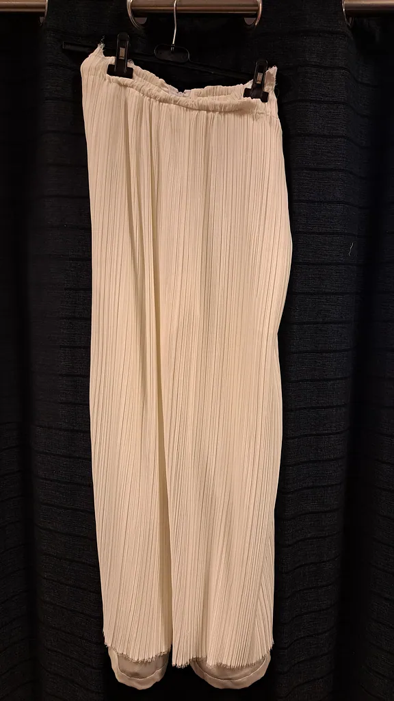 Witte plooi broek met top, foto 3 van 3