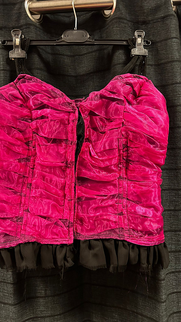 Top met zwarte achterkant