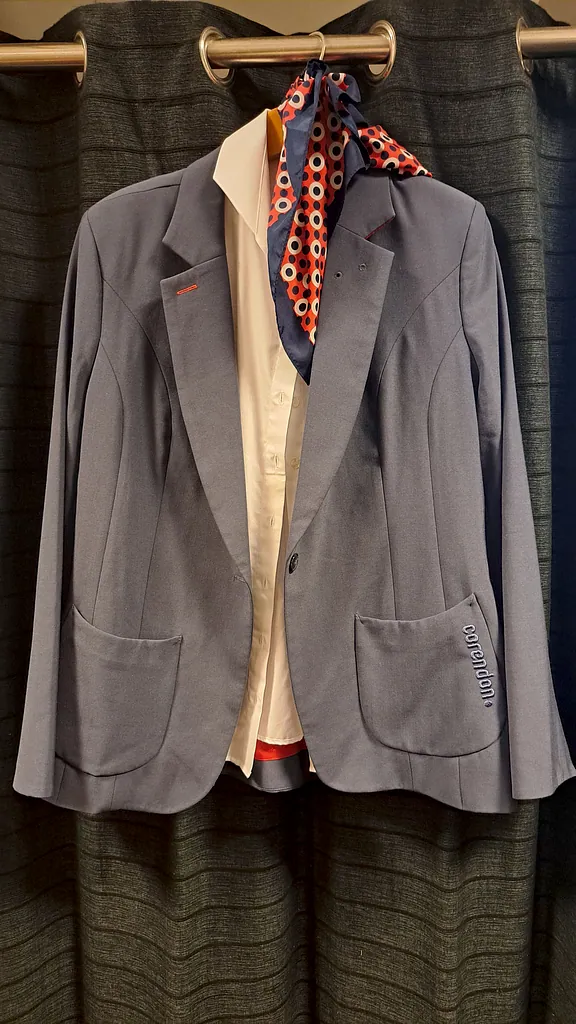 Stewardessen kleding, foto 2 van 4