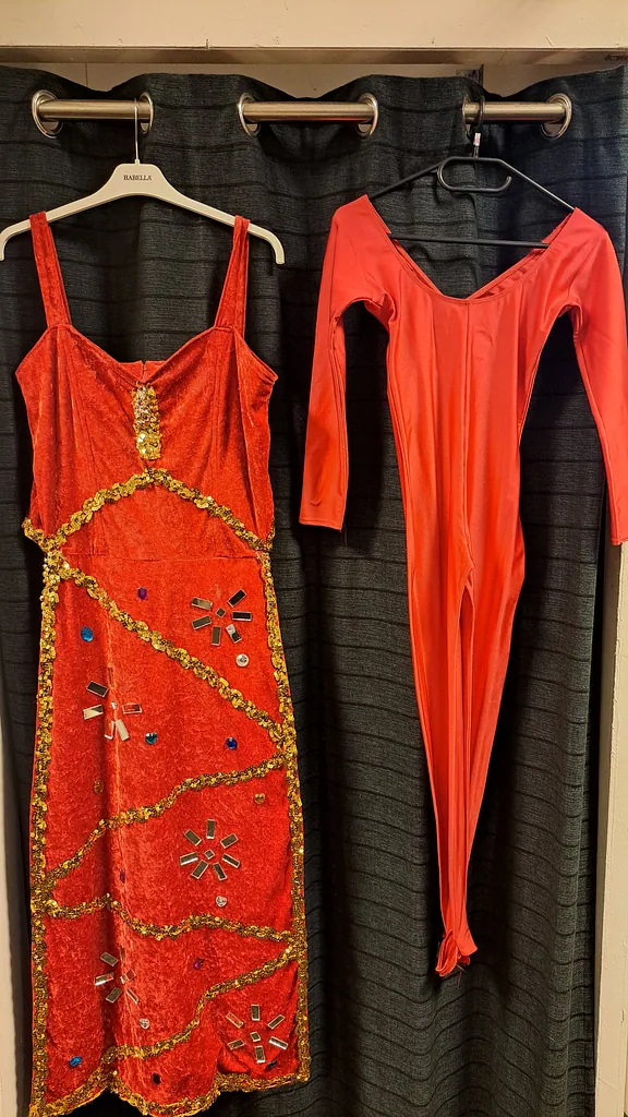 Rode glitter jurk met onderpak , foto 1 van 2